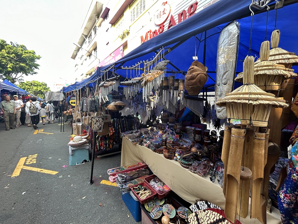 Sunday Market Gaya Street