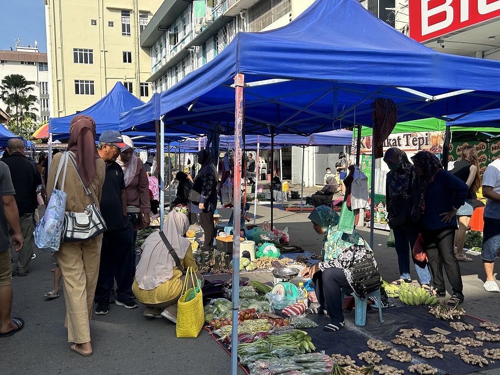Sunday Market Gaya Street