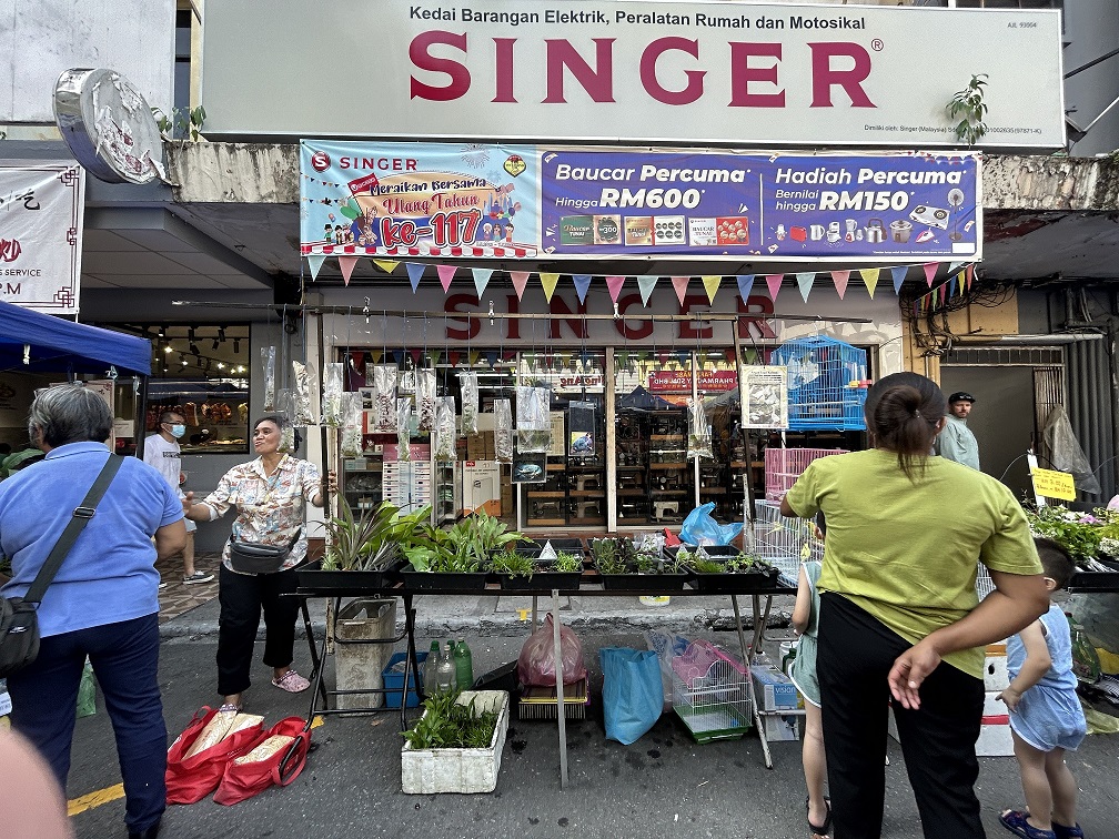 Sunday Market Gaya Street