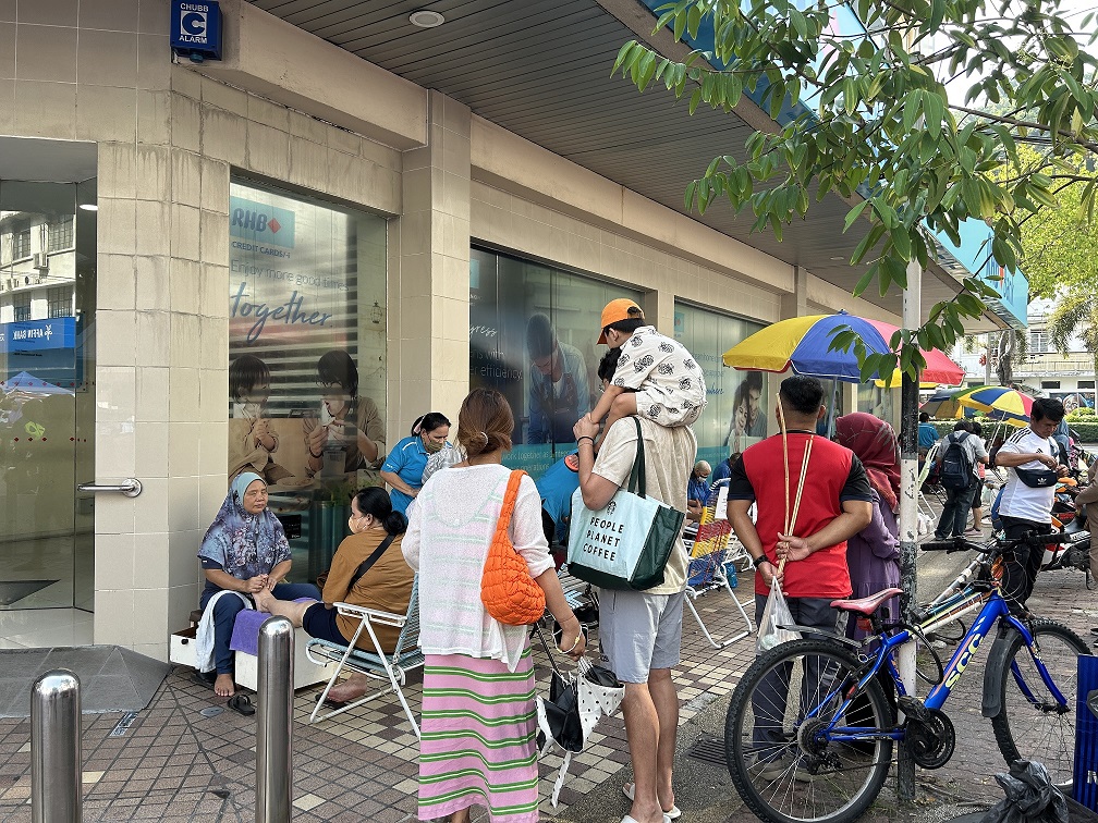 Sunday Market Gaya Street